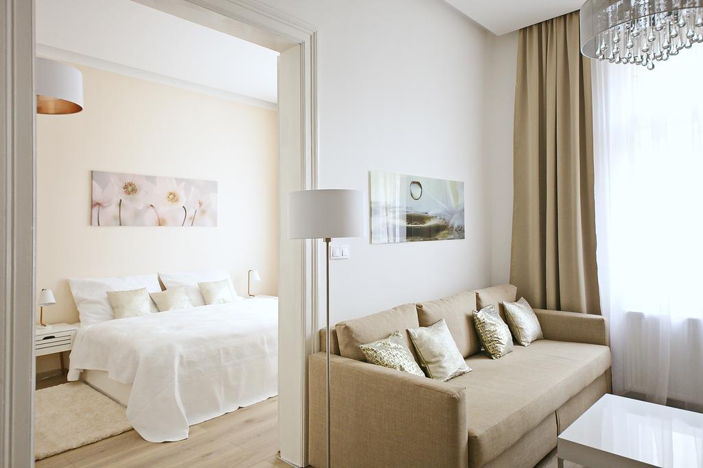 Luxury Center Apt. Charles Bridge Walking Distance Прага Екстериор снимка