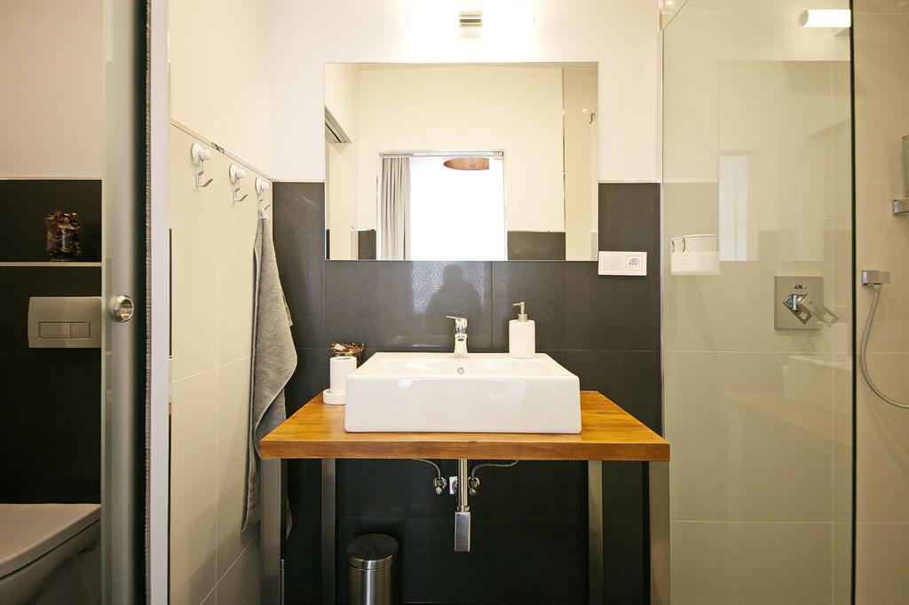 Luxury Center Apt. Charles Bridge Walking Distance Прага Екстериор снимка