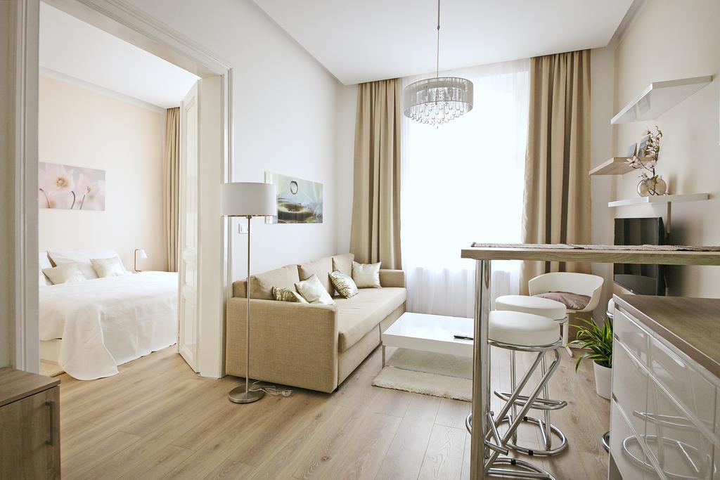 Luxury Center Apt. Charles Bridge Walking Distance Прага Екстериор снимка
