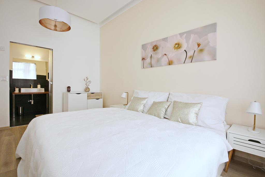Luxury Center Apt. Charles Bridge Walking Distance Прага Екстериор снимка